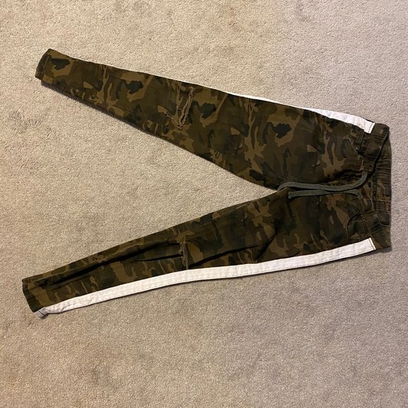 Fashion Nova Camo Joggers - Picture 3 of 4